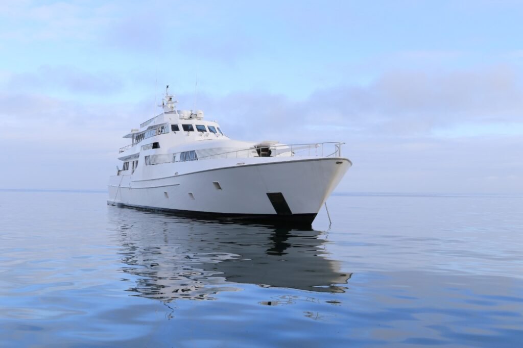Vision yacht galapagos