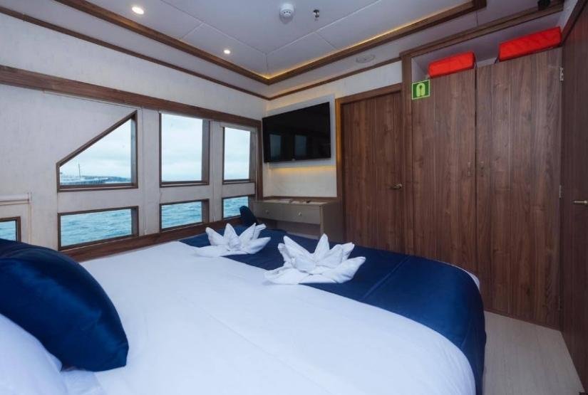 Galapagos diving tour 2023 Tiburon Explorer Galapagos diving tour 2023 Tiburon Explorer