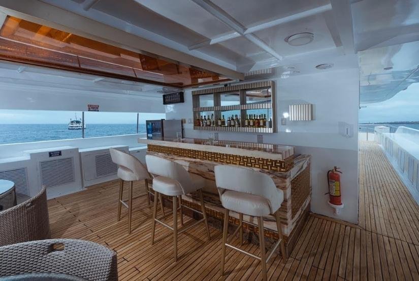 Scuba in Galapagos Tiburon Explorer