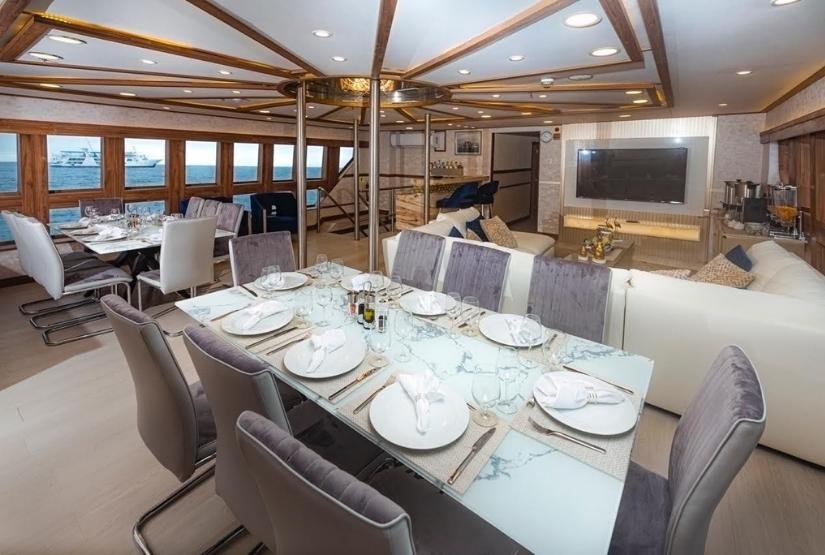 tiburon diving salon