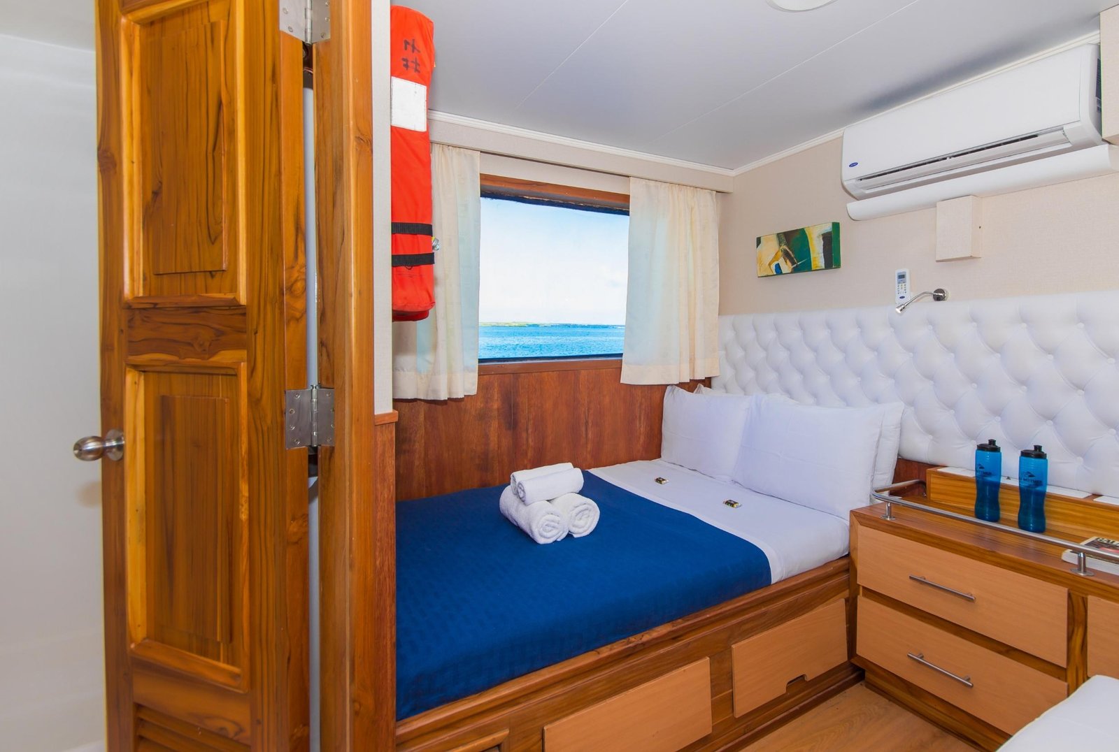 Koln Galapagos Cabin Twin Bed