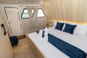 Upper-Deck-Cabin-Galaxy-Diver