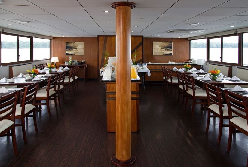 anakonda amazon cruise restaurant