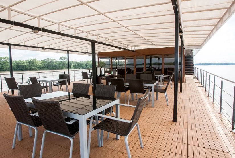 anakonda amazon cruise restaurant