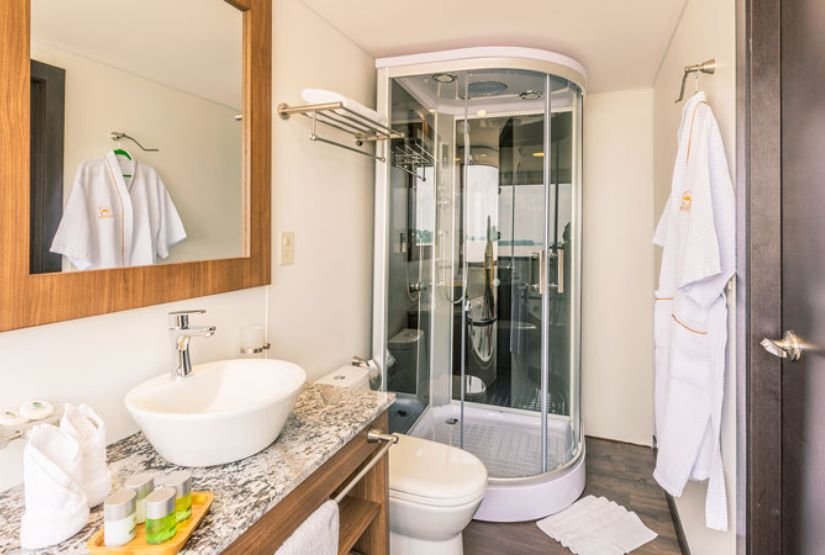 manatee amazon explorer bath