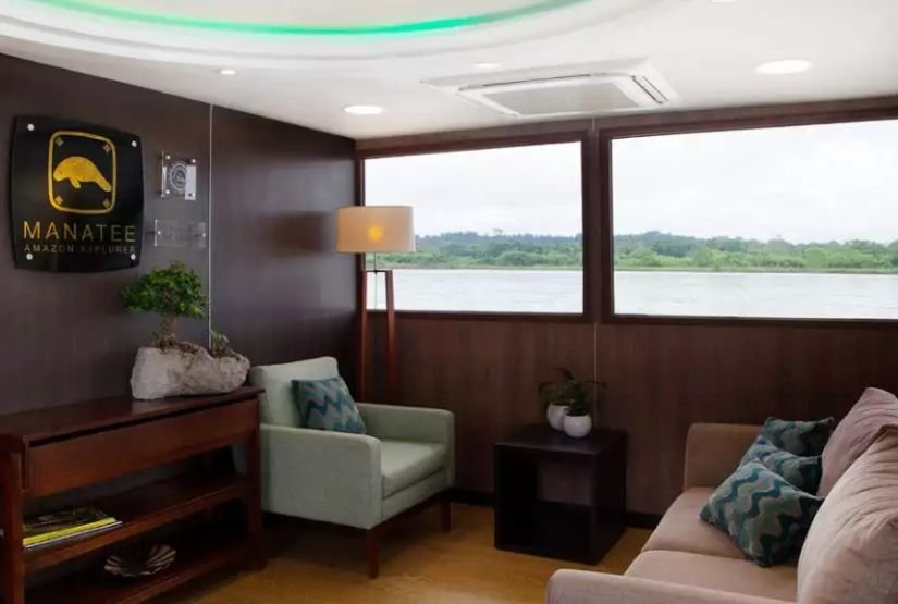 manatee amazon explorer social area