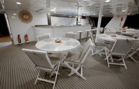 Anahi Catamaran alfresco