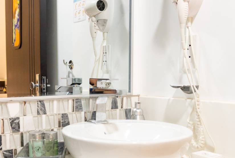 Alya Catamaran Bathroom