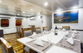 Natural Paradise Yacht dining room