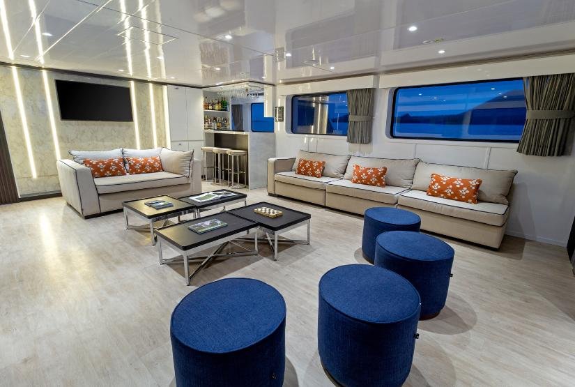 Galaxy Yacht Living room