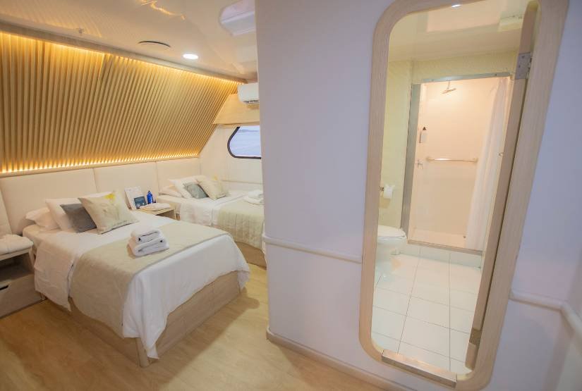Seaman Catamaran Twin Cabin