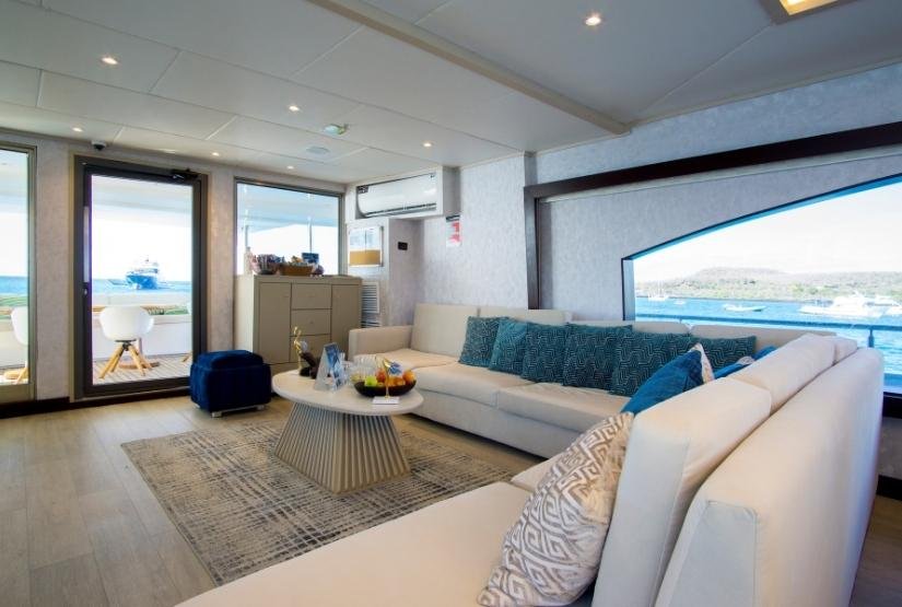 Grand Majestic Yacht Lounge area