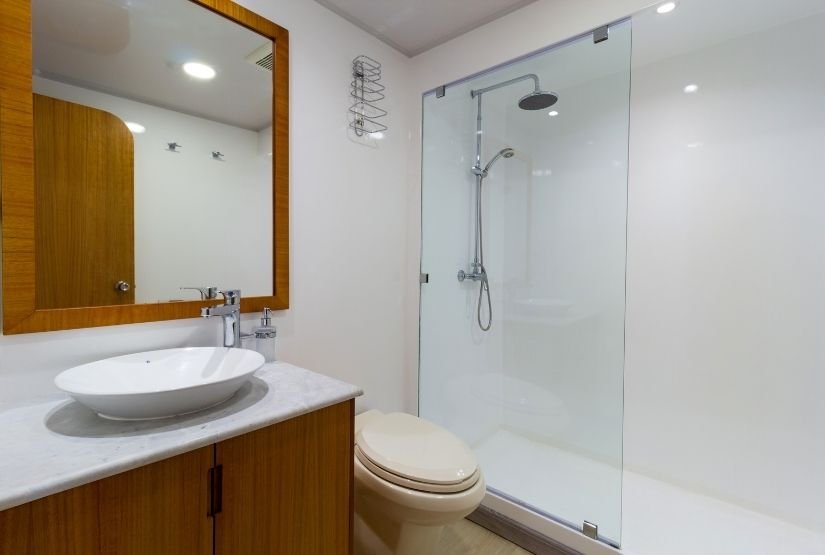 Reina Silvia Voyager bath