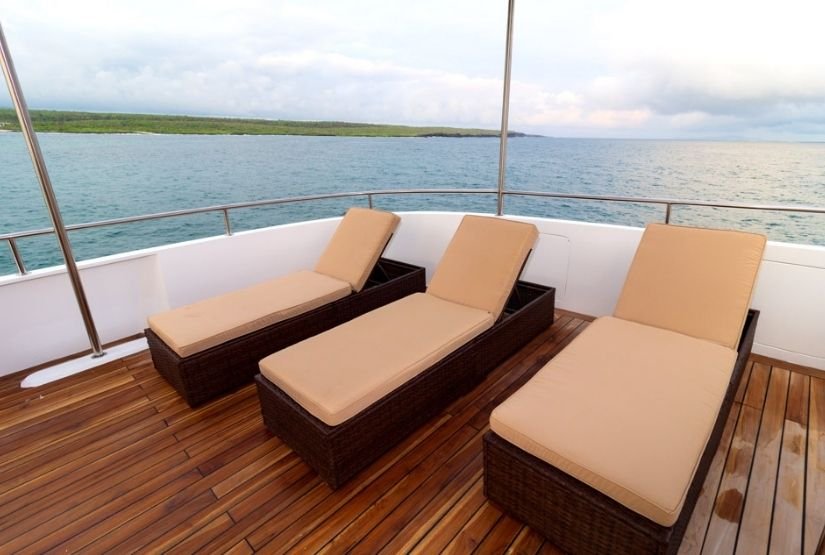 Reina Silvia Voyager deck (2)