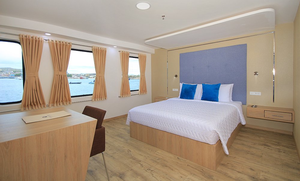 Grand Queen Beatriz Yacht