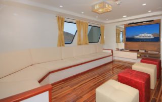 Grand Queen Beatriz Yacht