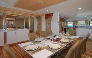 Grand Queen Beatriz Yacht