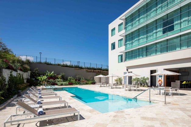 holiday inn quito pool