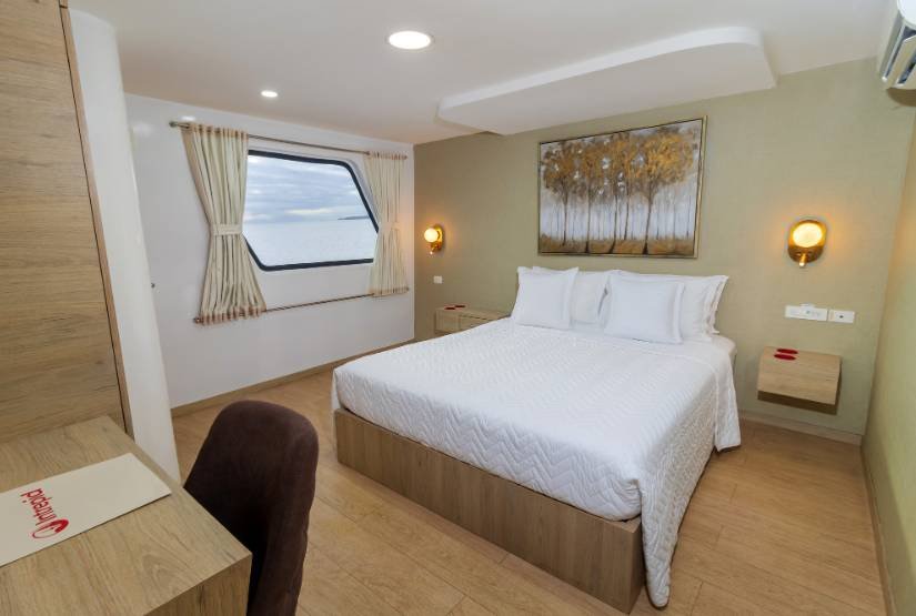 Grand Queen Beatriz Yacht matrimonial cabin