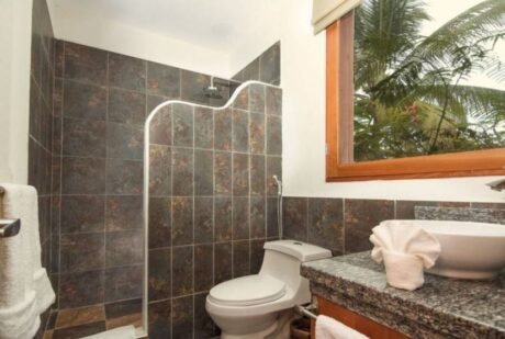Escalesia Villa bathroom