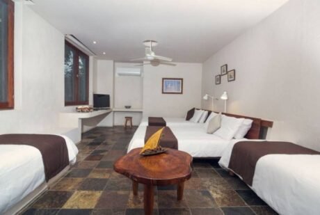 Escalesia Villa cuadruple beds