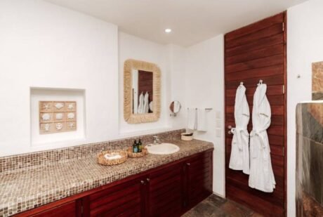 Escalesia Villa gps bathroom (2)