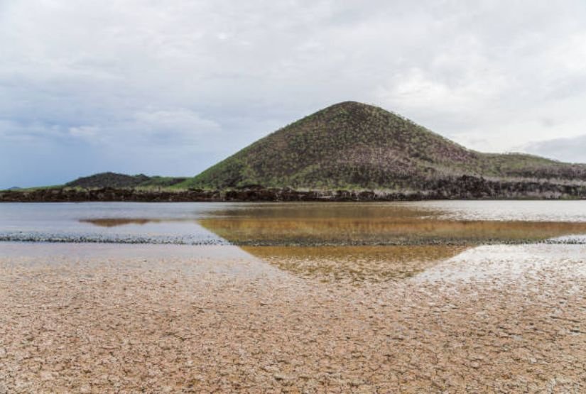 floreana island with enderby islot