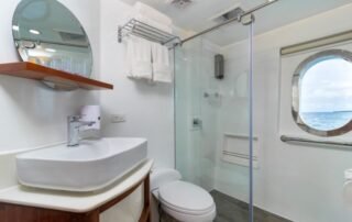Grand Daphne Yacht Galapagos Bathroom